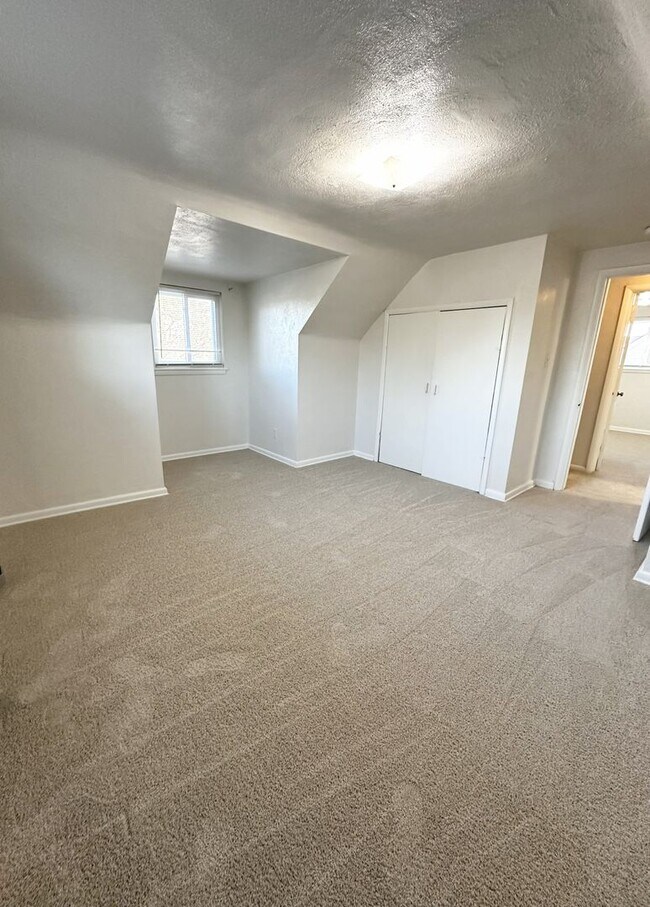 Building Photo - Well-Maintained 4-Bedroom in Haygood Area of Virginia Beach