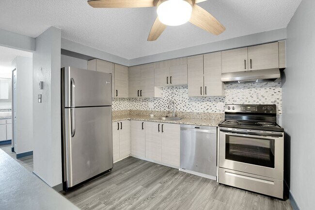 Building Photo - 1 Bedroom, 1 bath, 3rd floor Apartment