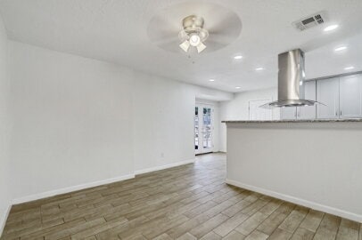 Building Photo - Single story corner home features 3 beds, 2 bathrooms