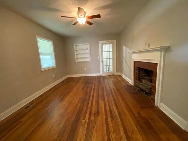 Building Photo - Charming 3 bedroom home in the heart of do...