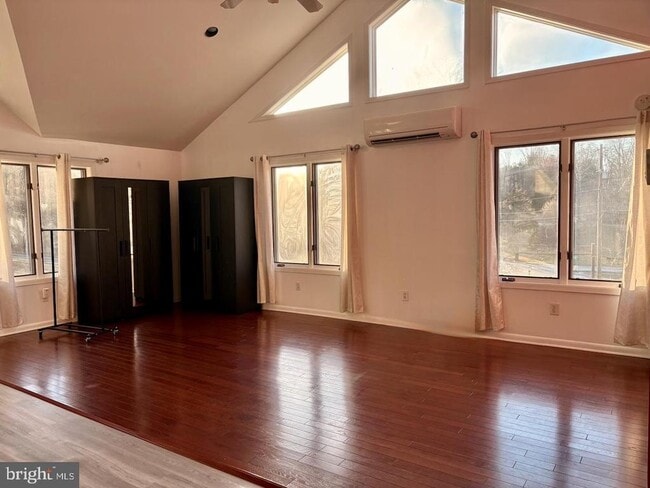 Building Photo - 215 Bryn Mawr Ave