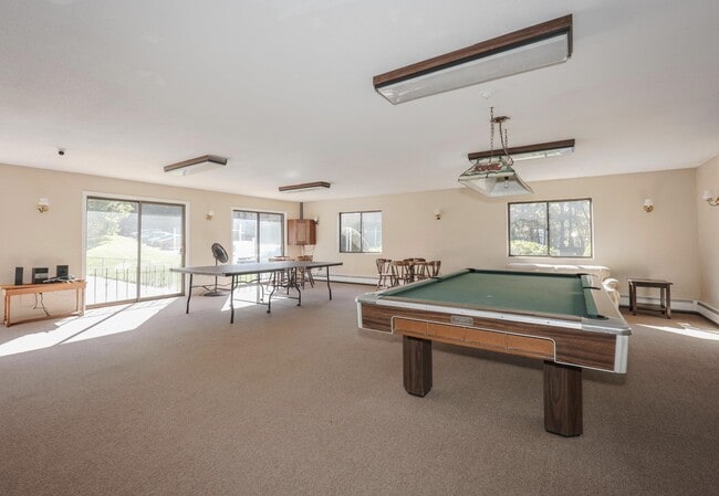 Building Photo - 19 Country Club Dr