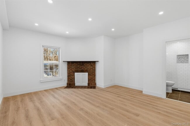 Building Photo - 134 E Main St