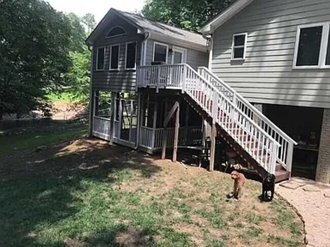 Building Photo - Magnificant 4BD, 3BA Home in Highly Sought...