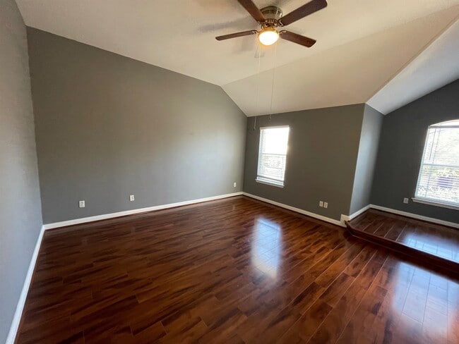 Building Photo - 10312 Yellowstone Dr