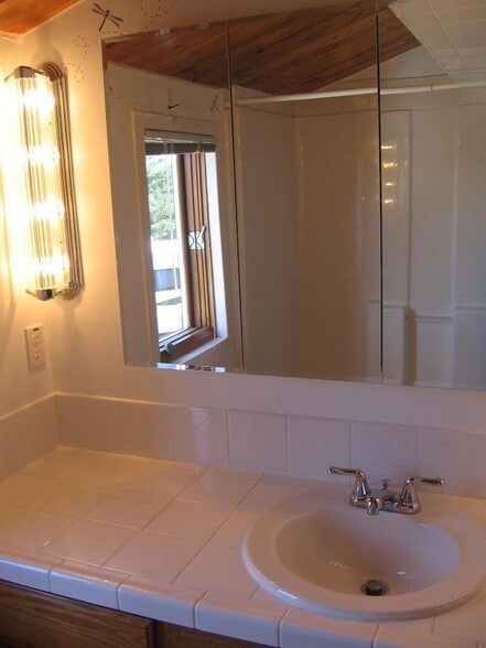 Building Photo - 6335 Snowview Dr