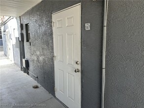 Building Photo - 519 S Pine St