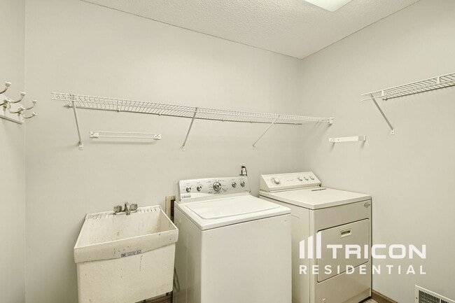 Building Photo - 13419 Marigold St NW