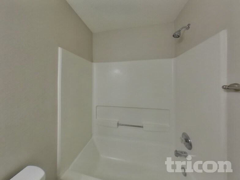 Building Photo - 773 Fern St