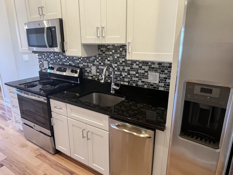 Building Photo - 1247 Penn St NE