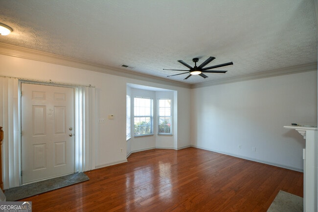 Building Photo - 5460 Hampton Ct