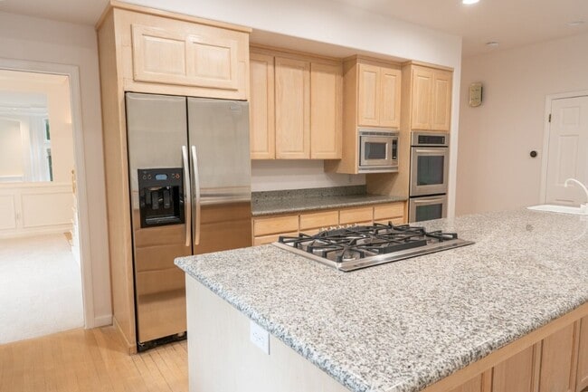 Building Photo - 4bd/3.75ba