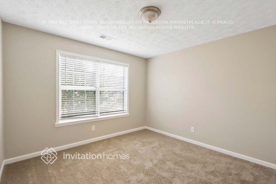 Building Photo - 1915 Stoneoak Cir