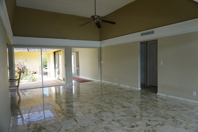 Building Photo - 4511 King Palm Dr