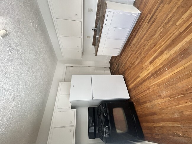 Building Photo - 20 E Josephine St