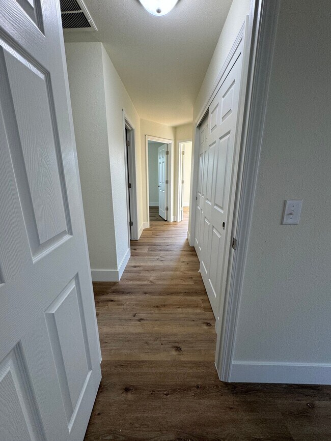 Building Photo - 1024 Michelle Ct