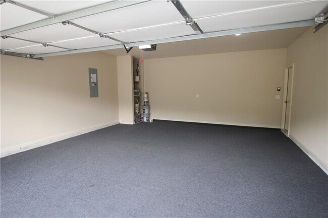 Building Photo - 1665 Gallant Fox Ln