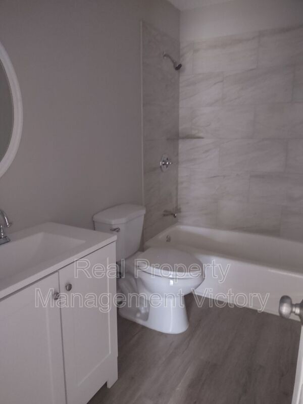 Building Photo - 180 Saturn Ln