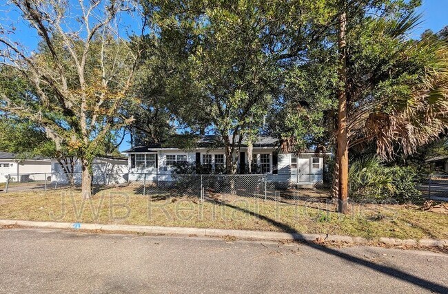 Primary Photo - 7304 Buffalo Ave