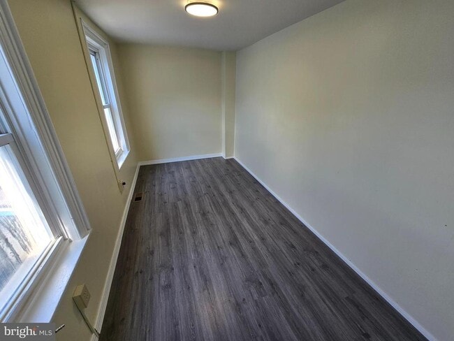 Building Photo - 330 Moss St