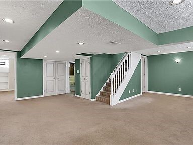 Large finished basement with room to relax. - 5101 Boulevard Pl