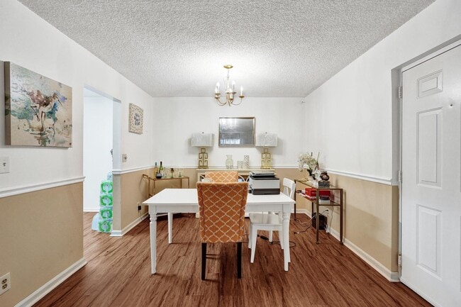 Building Photo - 9840 Pineapple Tree Dr