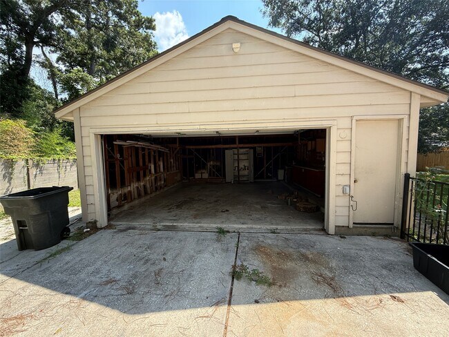 Building Photo - 4330 Meadow Springs Dr