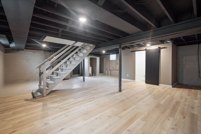 Building Photo - Don’t miss this! Beautifully RENOVATED 3 bedroom in Stowe!!