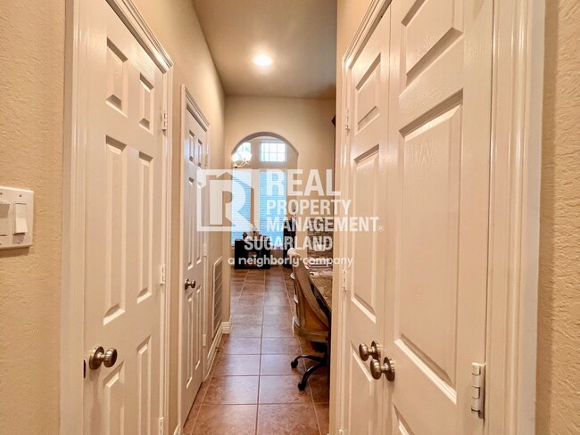 Building Photo - Stunning 5-Bedroom, 4.5-Bath Home for Rent in Richmond, TX