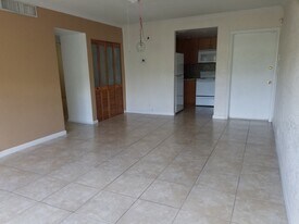 Building Photo - 280 S Cypress Rd