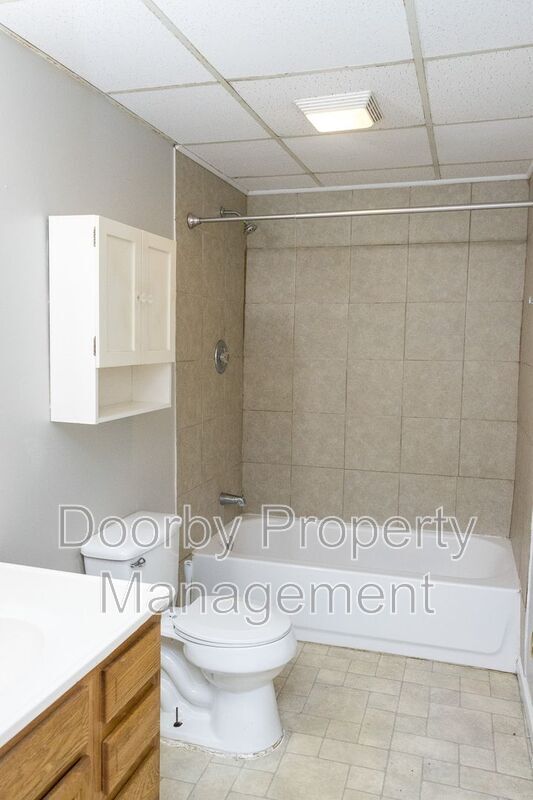 Building Photo - 402 Hall St