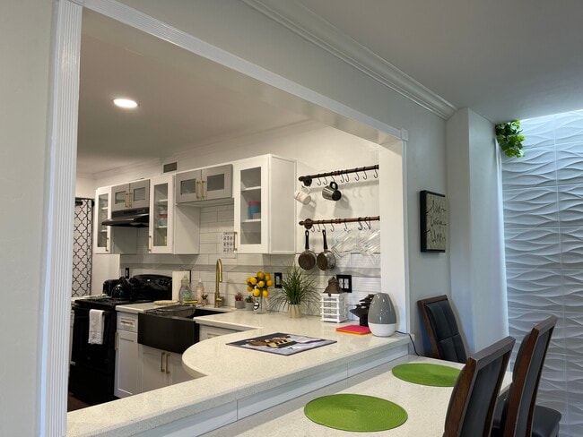 Building Photo - 12927 Guacamayo Ct