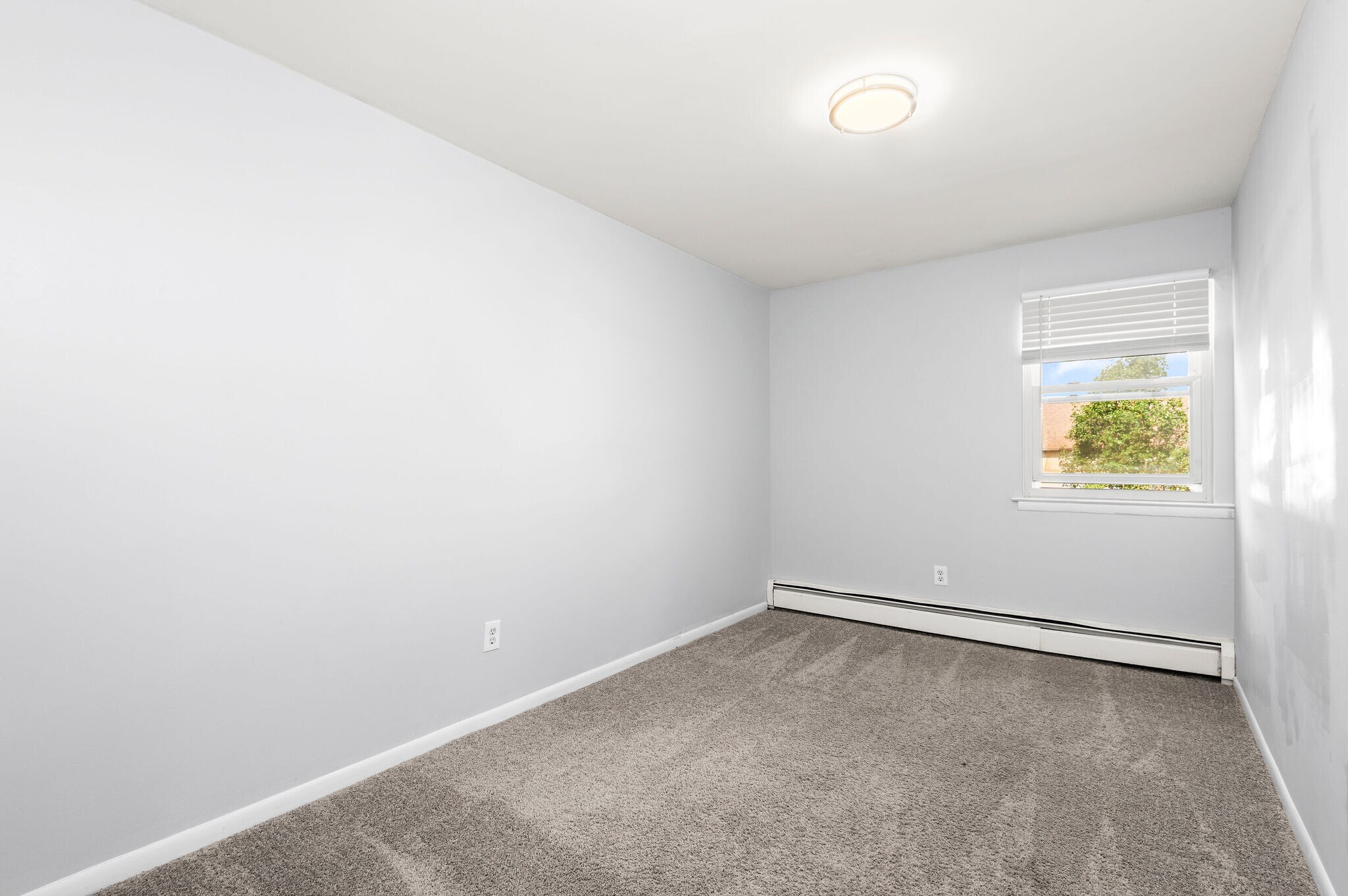 Building Photo - 1705 Walnut Ridge Est