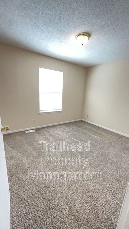 Building Photo - 18231 East 12th Terrace N