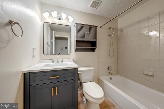 Building Photo - 9802 Brightlea Dr
