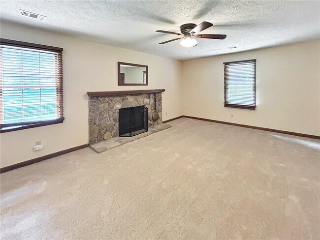 Building Photo - 2491 Annandale Dr