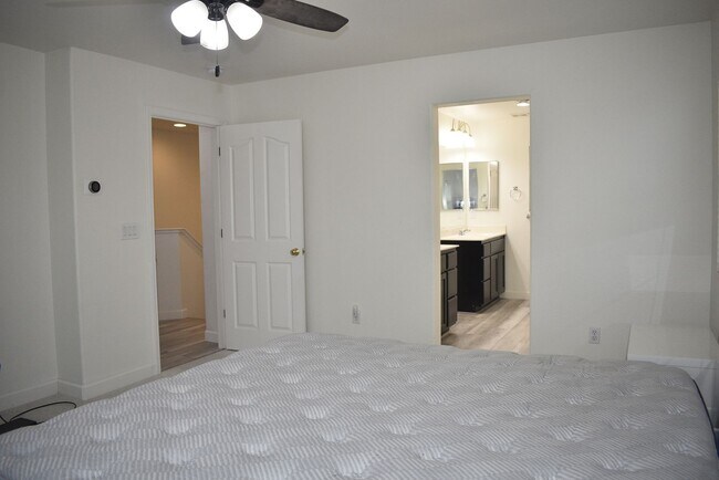 Building Photo - 4931 Trouville Ln