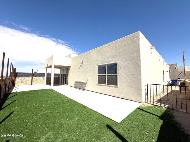 Building Photo - 7792 Enchanted Pk Dr