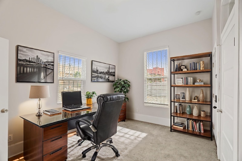 Building Photo - 620 N Flores St