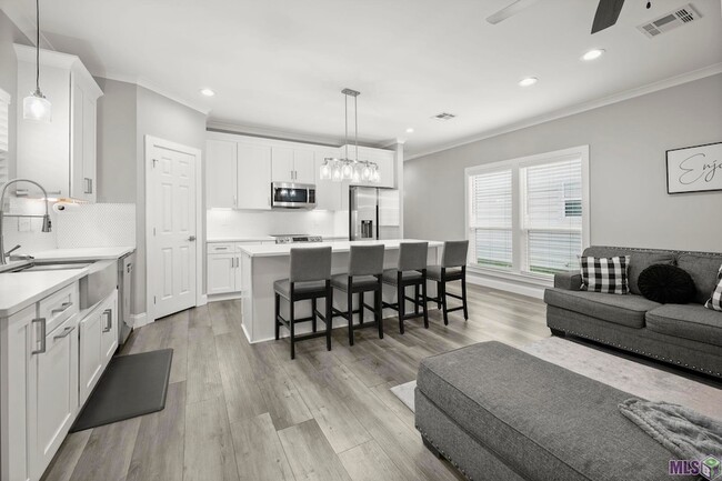 Building Photo - 820 S Audubon Pl Ave