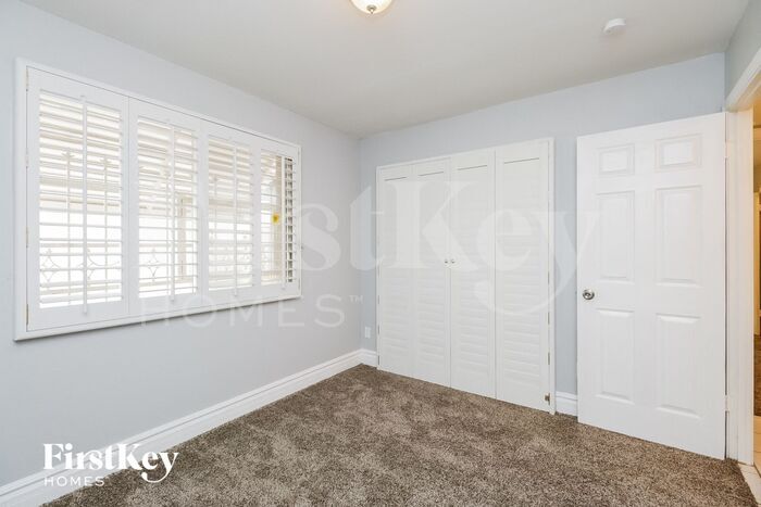 Building Photo - 2328 E Manhatton Dr