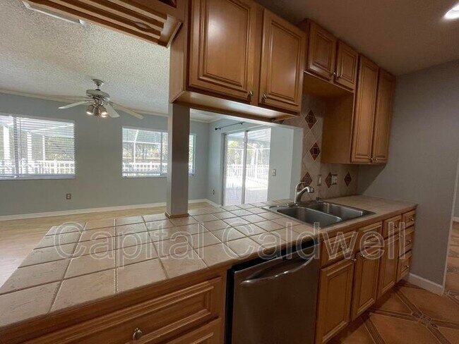 Building Photo - 12813 Starling Dr
