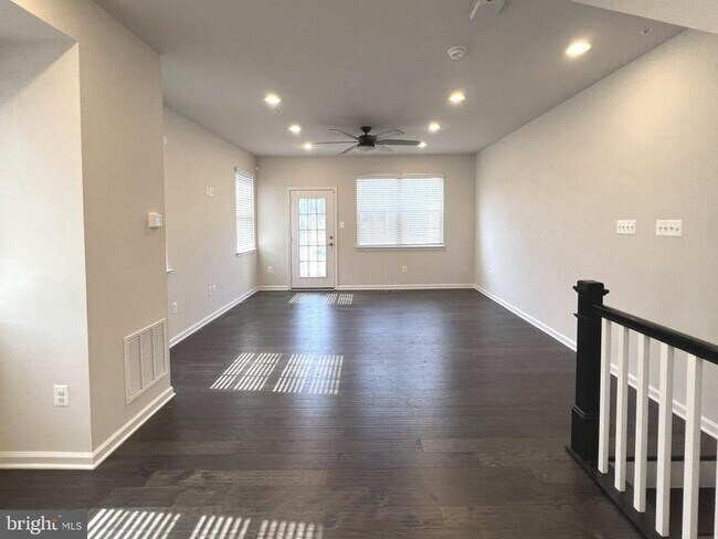 Building Photo - 7801 Rosella Ln