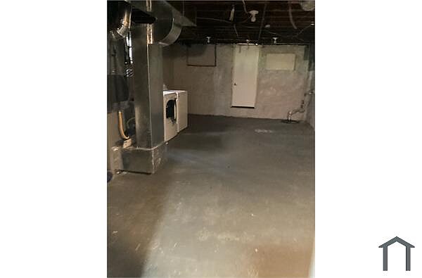 Building Photo - 3 Bedroom 2 Bathroom home