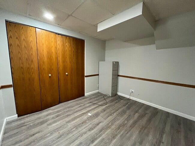 Building Photo - 556 Beaconsfield Ave