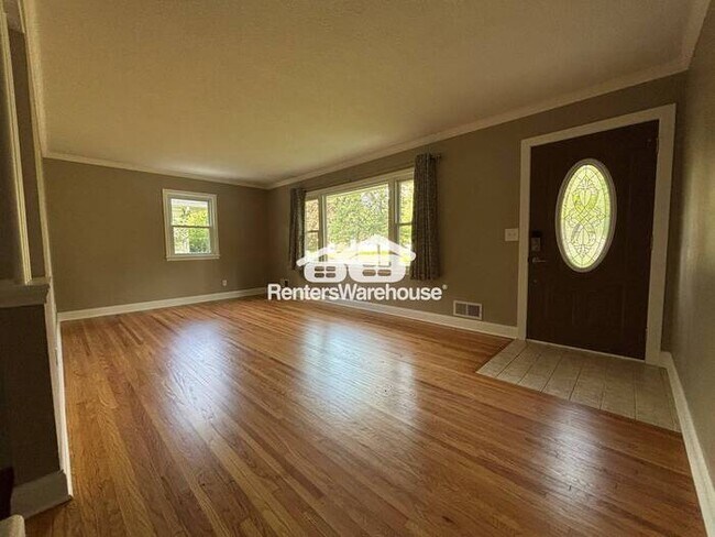 Building Photo - Available now - Beautifully Updated 4 Bedr...