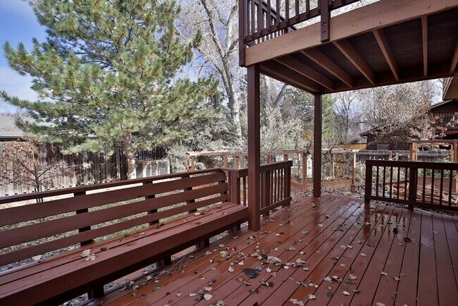 Building Photo - 3 Bedroom, 2.5 Bath Townhome