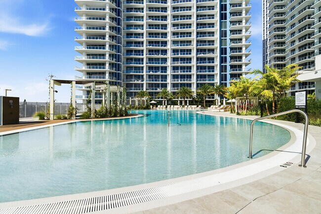 Building Photo - 220 Lake Shore Dr