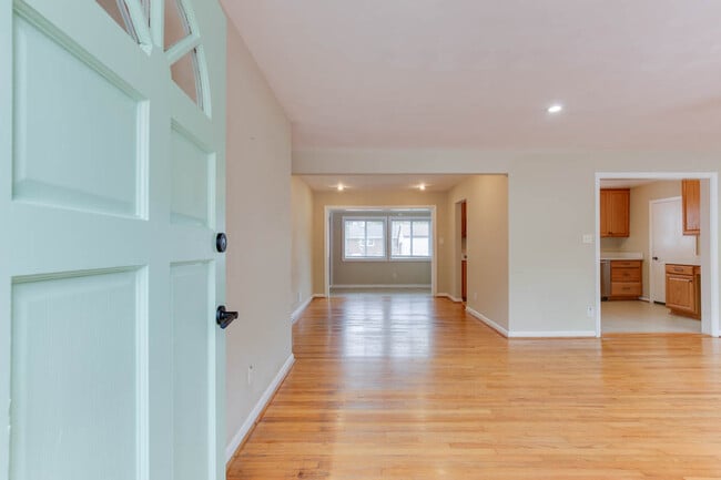 Primary Photo - 1701 Meredith Rd