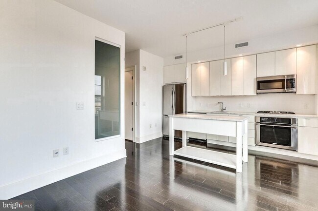 Building Photo - 1011 M St NW